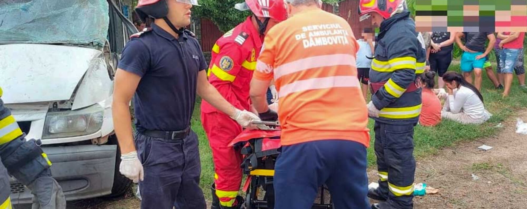Dâmboviţa: Microbuz implicat într-un accident pe DN1A în Butimanu, şapte persoane evaluate medical
