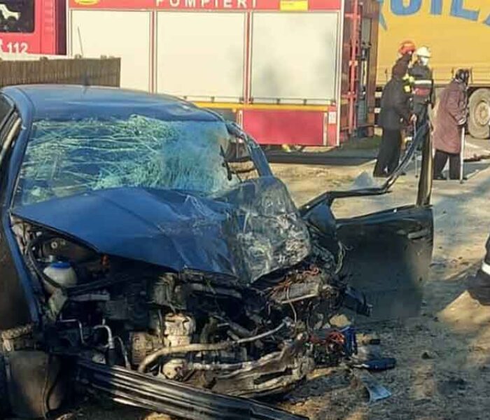 Dâmboviţa: Accident între un TIR şi un autoturism pe DN72, o persoană a murit