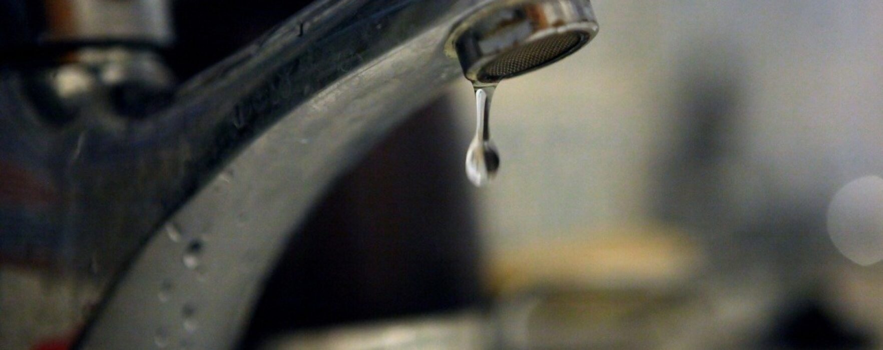 Cetăţenii din Aninoasa, sfătuiţi să nu consume apă din sistemul public de alimentare