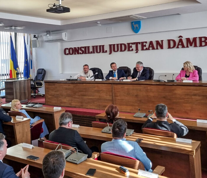 Dâmboviţa: A fost semnat cel mai mare contract derulat de ADR Sud-Muntenia, reabilitarea a trei drumuri judeţene