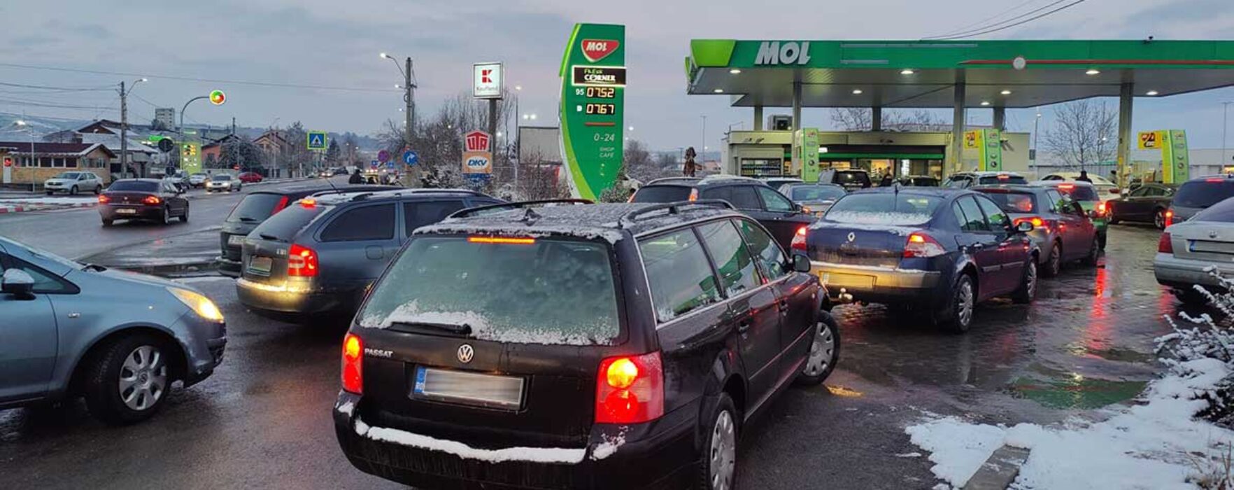 Preţuri record la carburanţi; cozi la benzinăriile din Târgovişte (9 martie 2022)