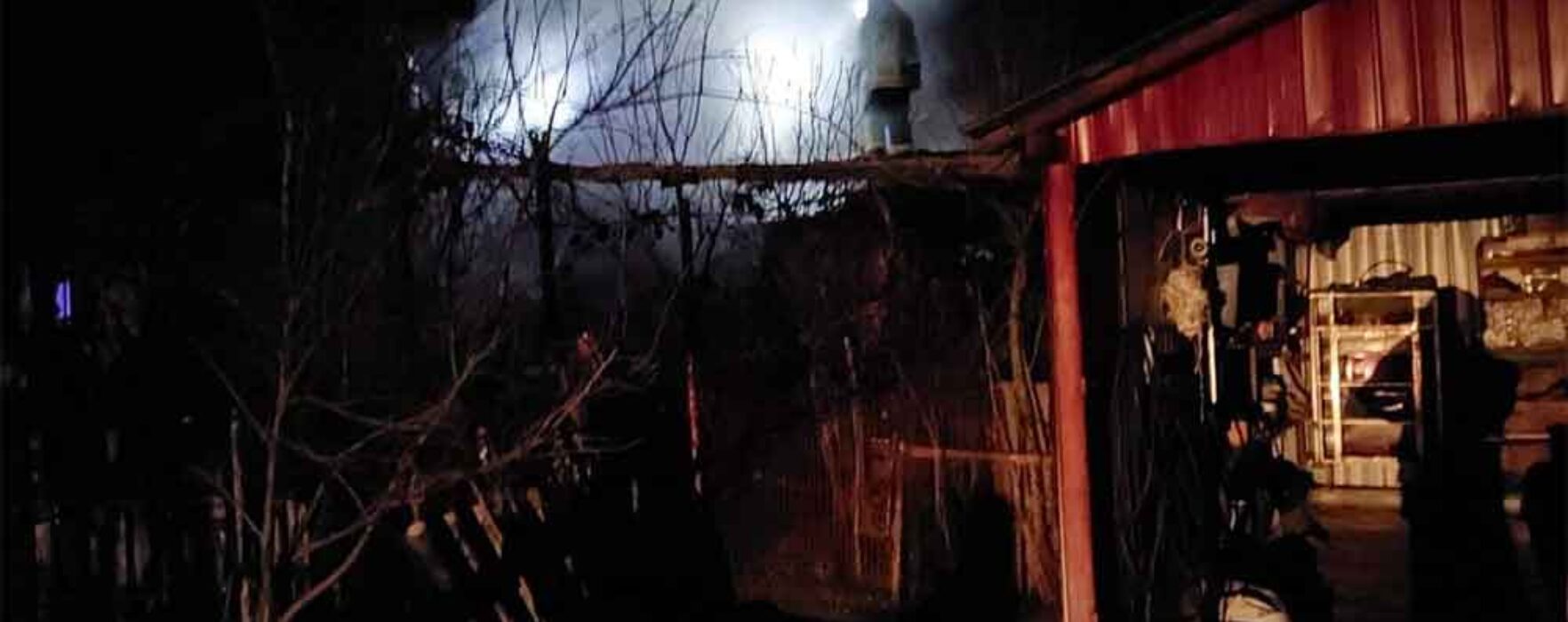 Dâmboviţa: Incendiu la o casă din Gura Foii; cauza – scântei de la coşul de fum