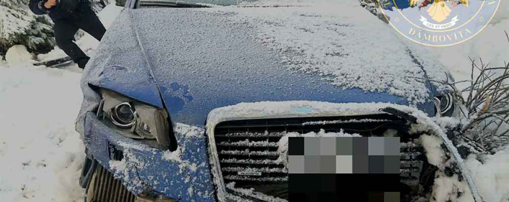 Dâmboviţa: Maşină găsită de jandarmi într-o râpă în zona Dichiu