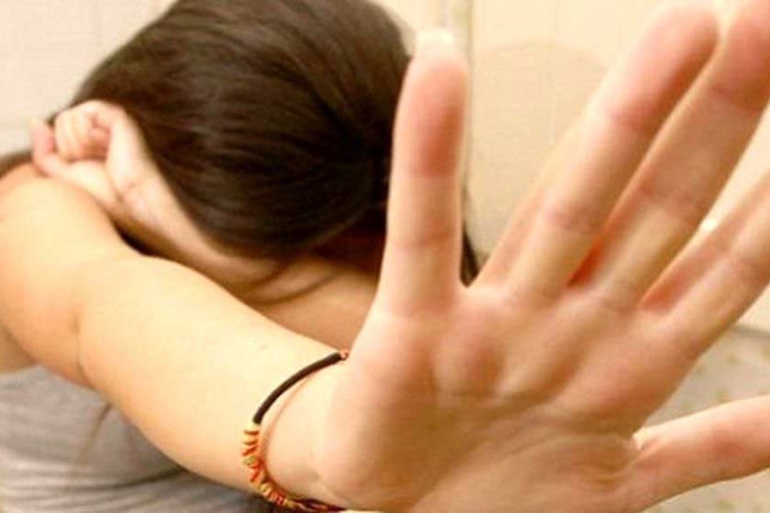 Dâmboviţa: Elevă de 17 ani agresată sexual în liceul din Voineşti