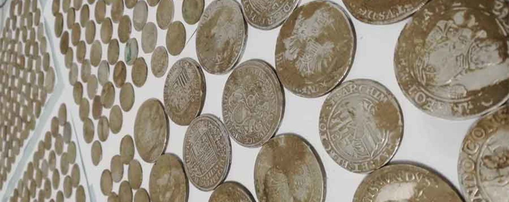 Dâmboviţa: Aproape 1.000 de monede din perioada anilor 1.500-1.600, găsite la Săbieşti de căutători amatori