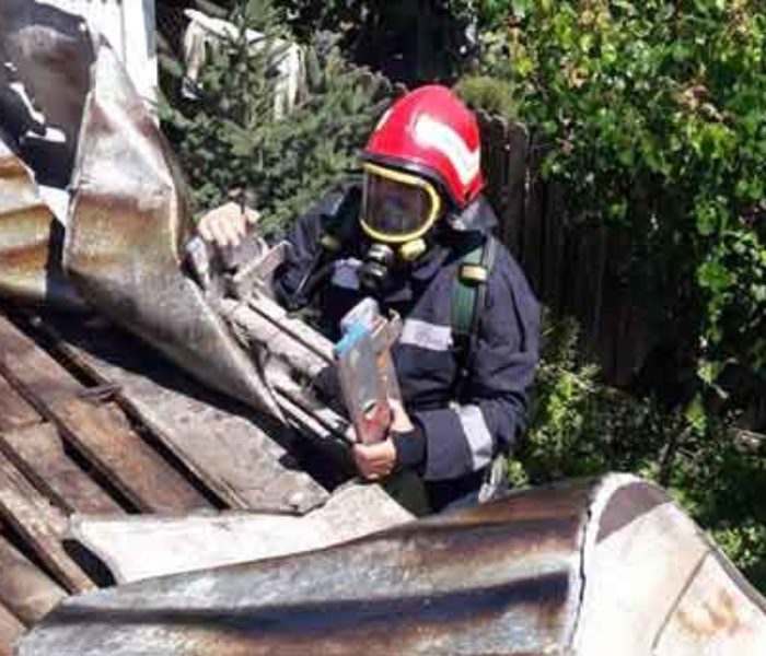 Dâmboviţa: Copil de 1 an găsit mort într-o casă care a luat foc