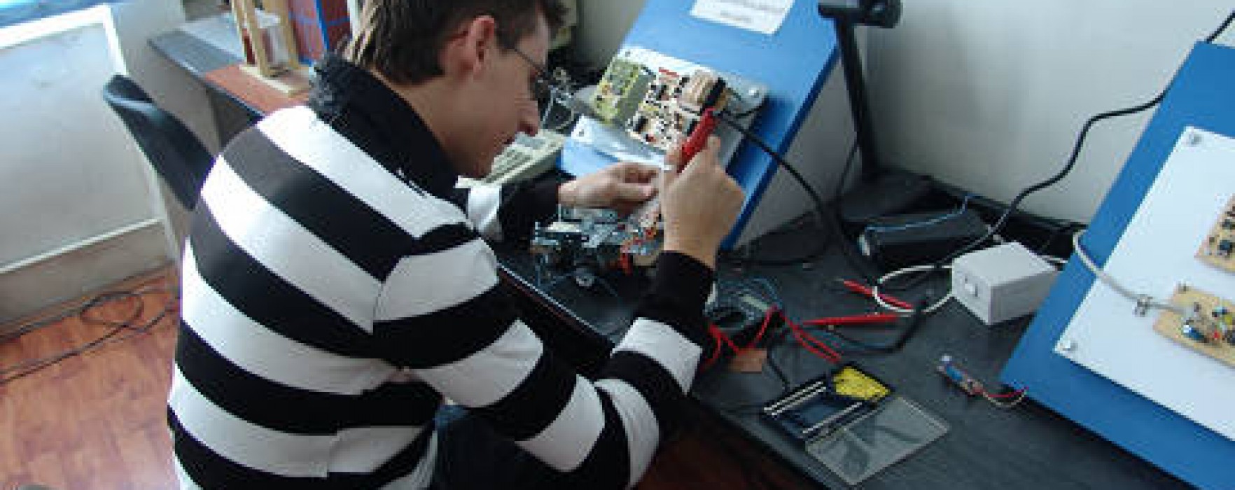 Echipa Universităţii Valahia Târgovişte, primul loc la un concurs de microrobotică din Australia