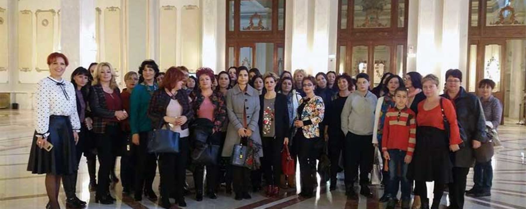 Oana Vlăducă (deputat PSD): Aducem dâmboviţeni în vizită la Parlament, le vorbim despre rolul instituţiei